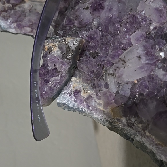 Chanel sun glasses with case - Picture 4 of 14